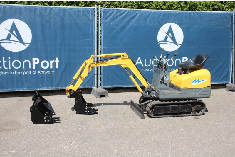 Yanmar 005 - Minikotró: 1 kép. Yanmar 005 - Minikotró: 1 kép.