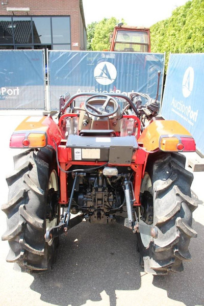 Yanmar AF270 - Traktor: 4 kép. Yanmar AF270 - Traktor: 4 kép.