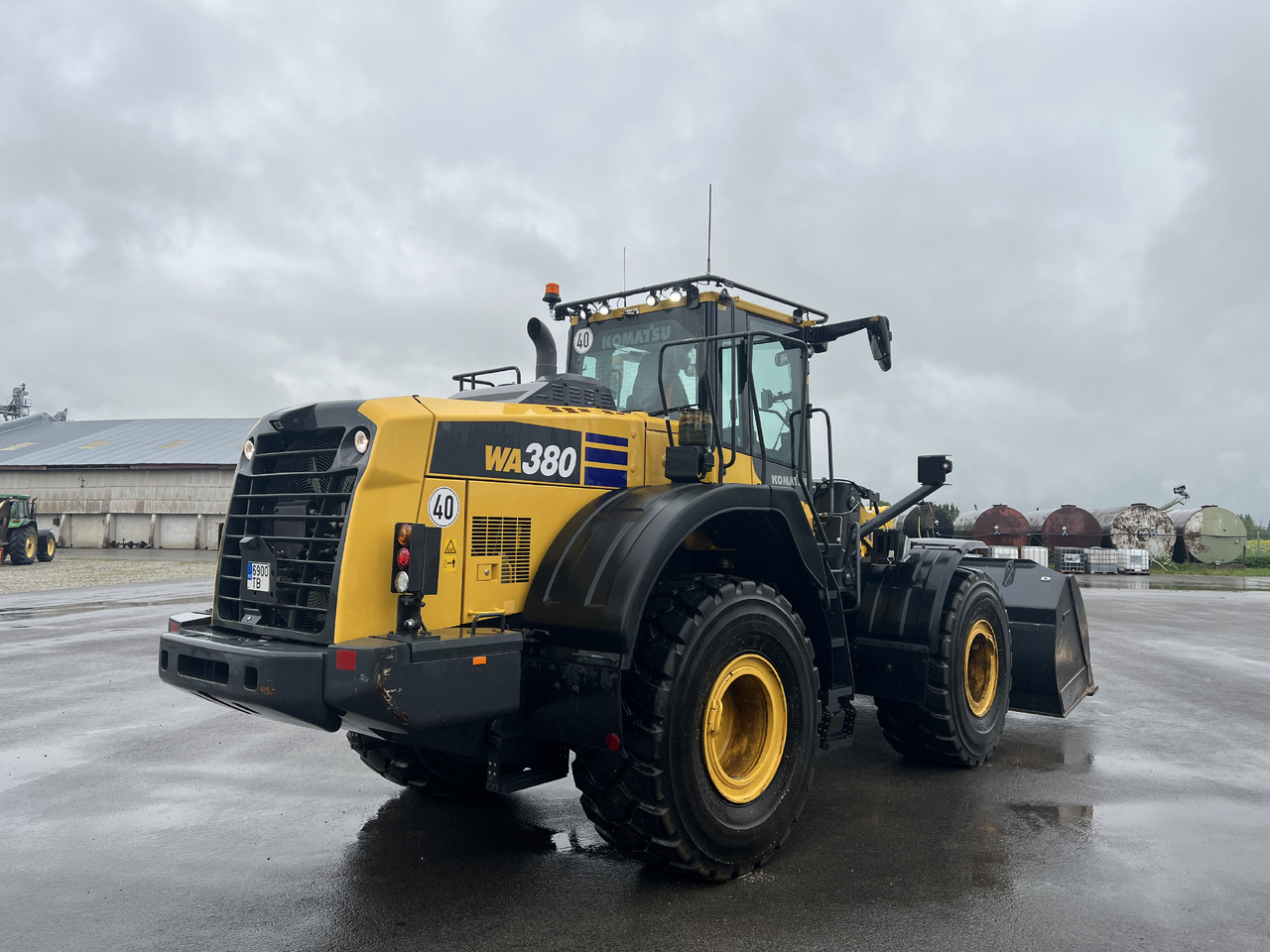 KOMATSU WA 380-8E0 - Gumikerekes homlokrakodó: 5 kép. KOMATSU WA 380-8E0 - Gumikerekes homlokrakodó: 5 kép.