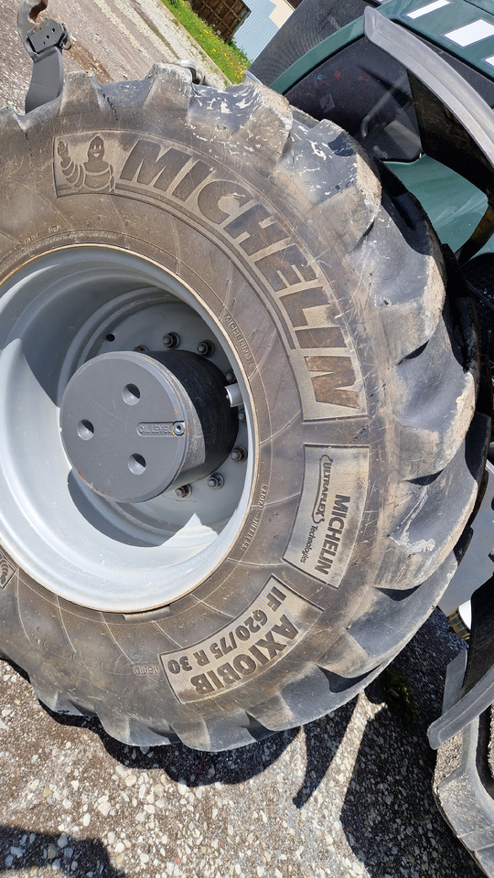 Massey Ferguson 8737 - Traktor: 5 kép. Massey Ferguson 8737 - Traktor: 5 kép.