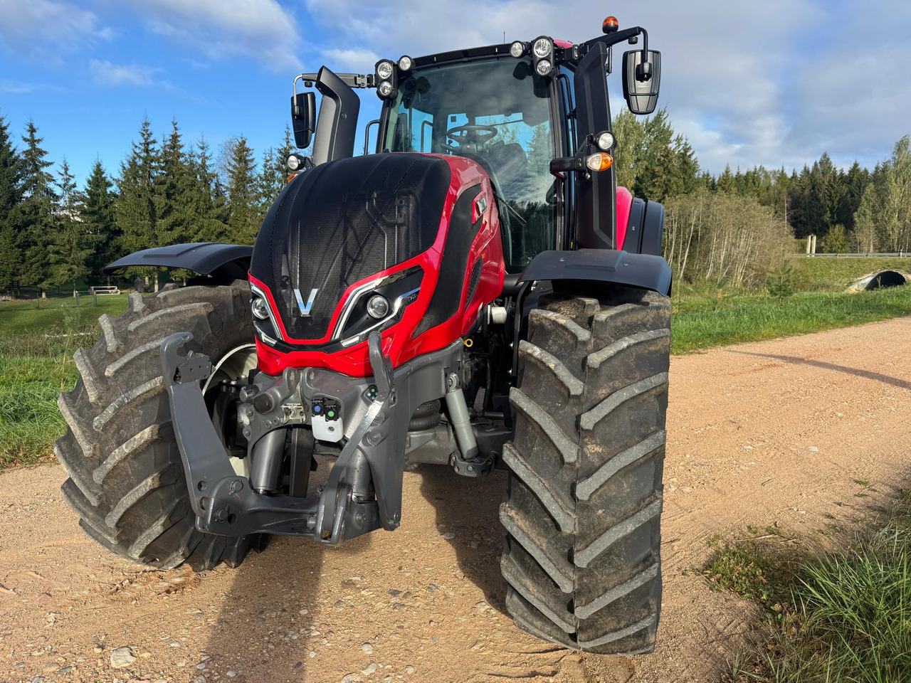 Valtra T255 - Traktor: 4 kép. Valtra T255 - Traktor: 4 kép.