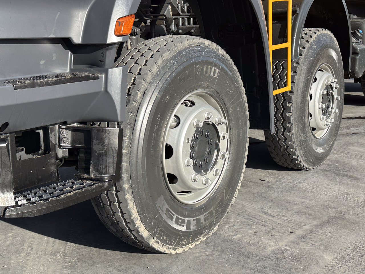 Billenőplatós teherautó MERCEDES 2021 MERCEDES AROCS  4142/AUTO-AC-EURO6-8X4 HARDOX TIPPER: 25 kép.