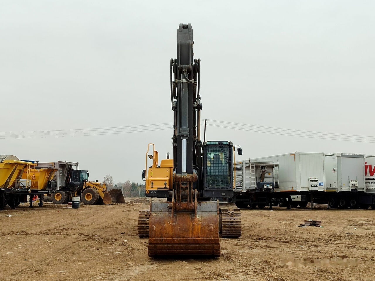 Volvo 2018 EC 350DL PALETTE EXCAVATOR - Lánctalpas kotró: 2 kép. Volvo 2018 EC 350DL PALETTE EXCAVATOR - Lánctalpas kotró: 2 kép.