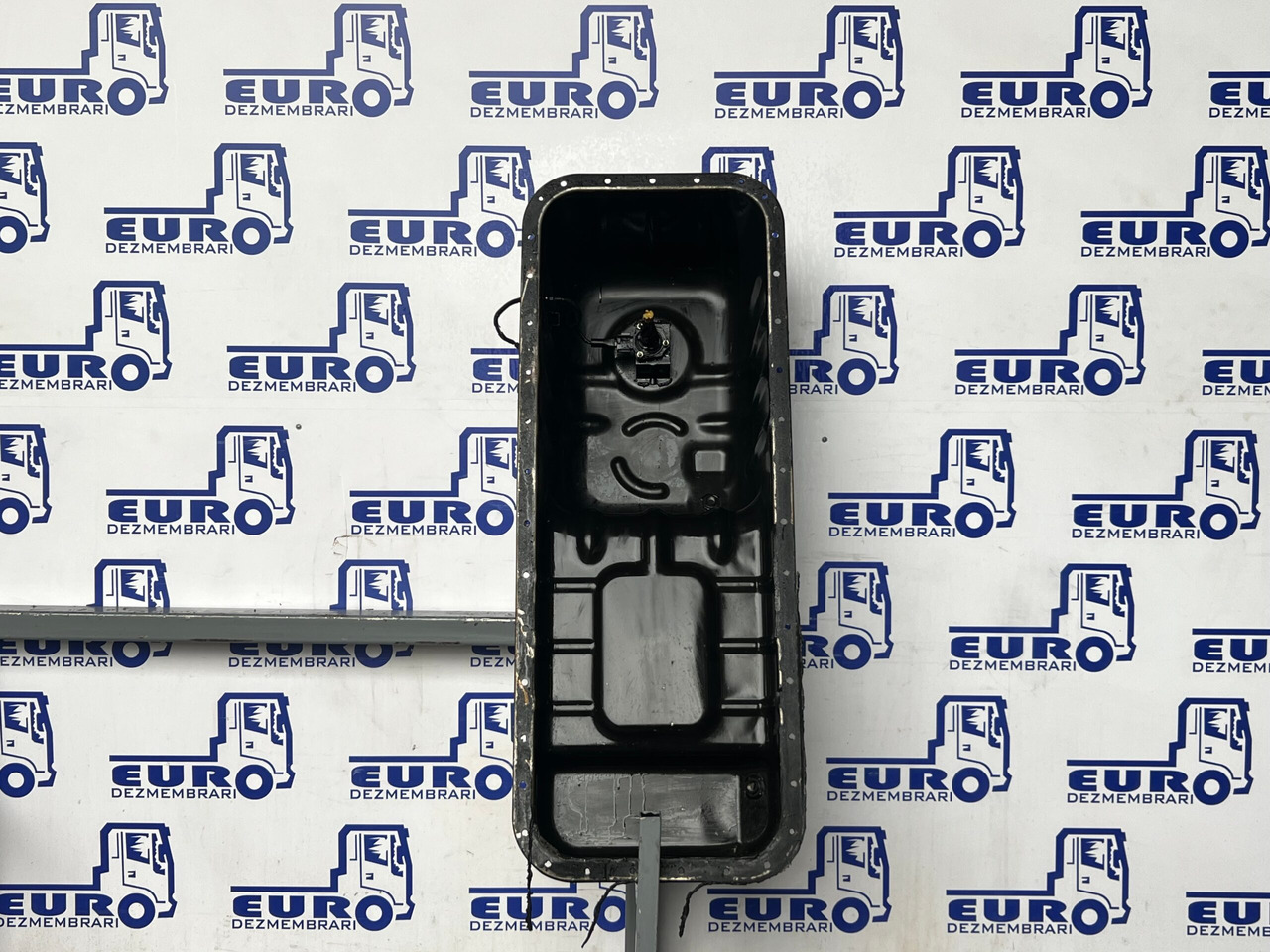 BAIE ULEI FORD CARGO F-MAX FHR6 GC466675CA - Olajteknő - Teherautó: 2 kép. BAIE ULEI FORD CARGO F-MAX FHR6 GC466675CA - Olajteknő - Teherautó: 2 kép.