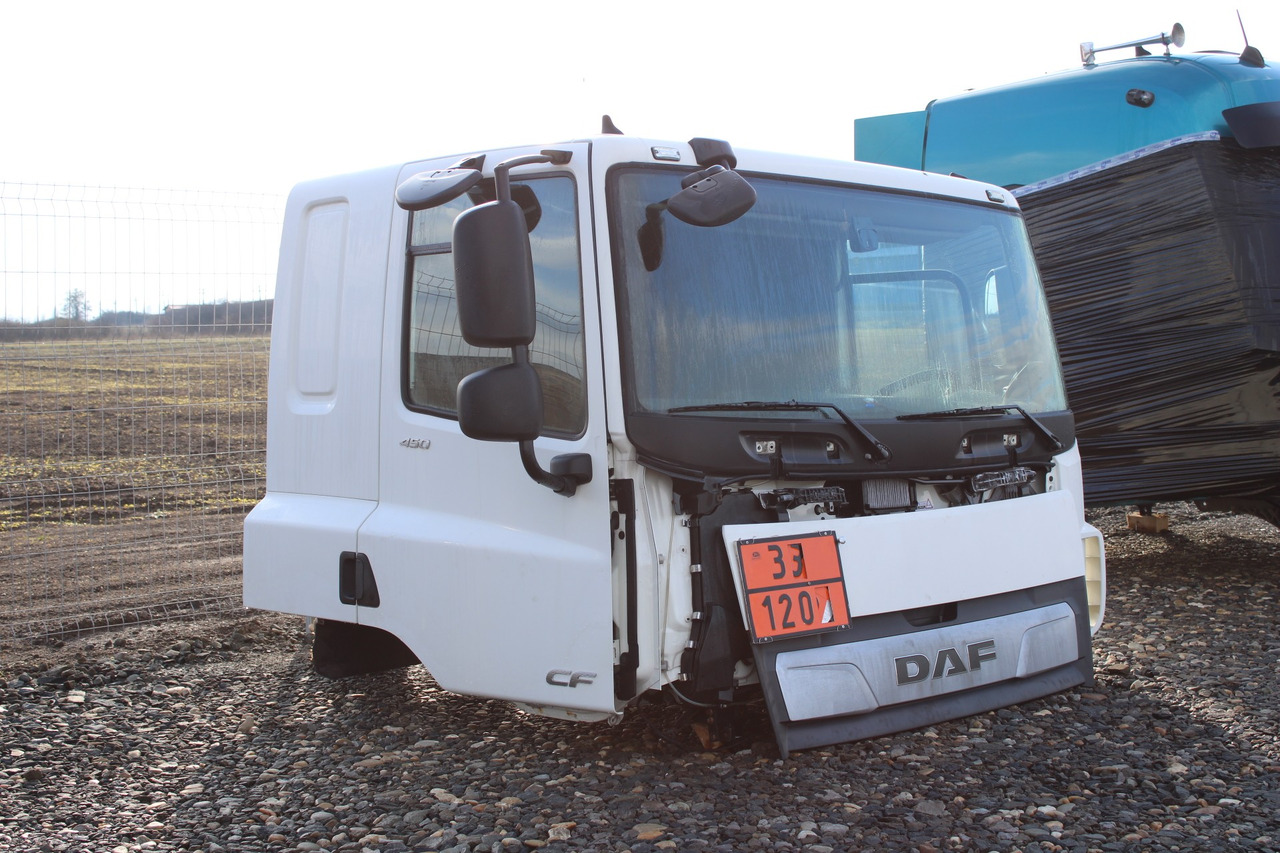CABINA DAF CF SLEEPER CAB L2H1 - Fülke - Teherautó: 2 kép. CABINA DAF CF SLEEPER CAB L2H1 - Fülke - Teherautó: 2 kép.