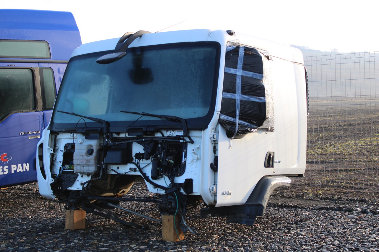 CABINA RENAULT PREMIUM SLEEPER CAB L2H1 - Fülke - Teherautó: 2 kép. CABINA RENAULT PREMIUM SLEEPER CAB L2H1 - Fülke - Teherautó: 2 kép.