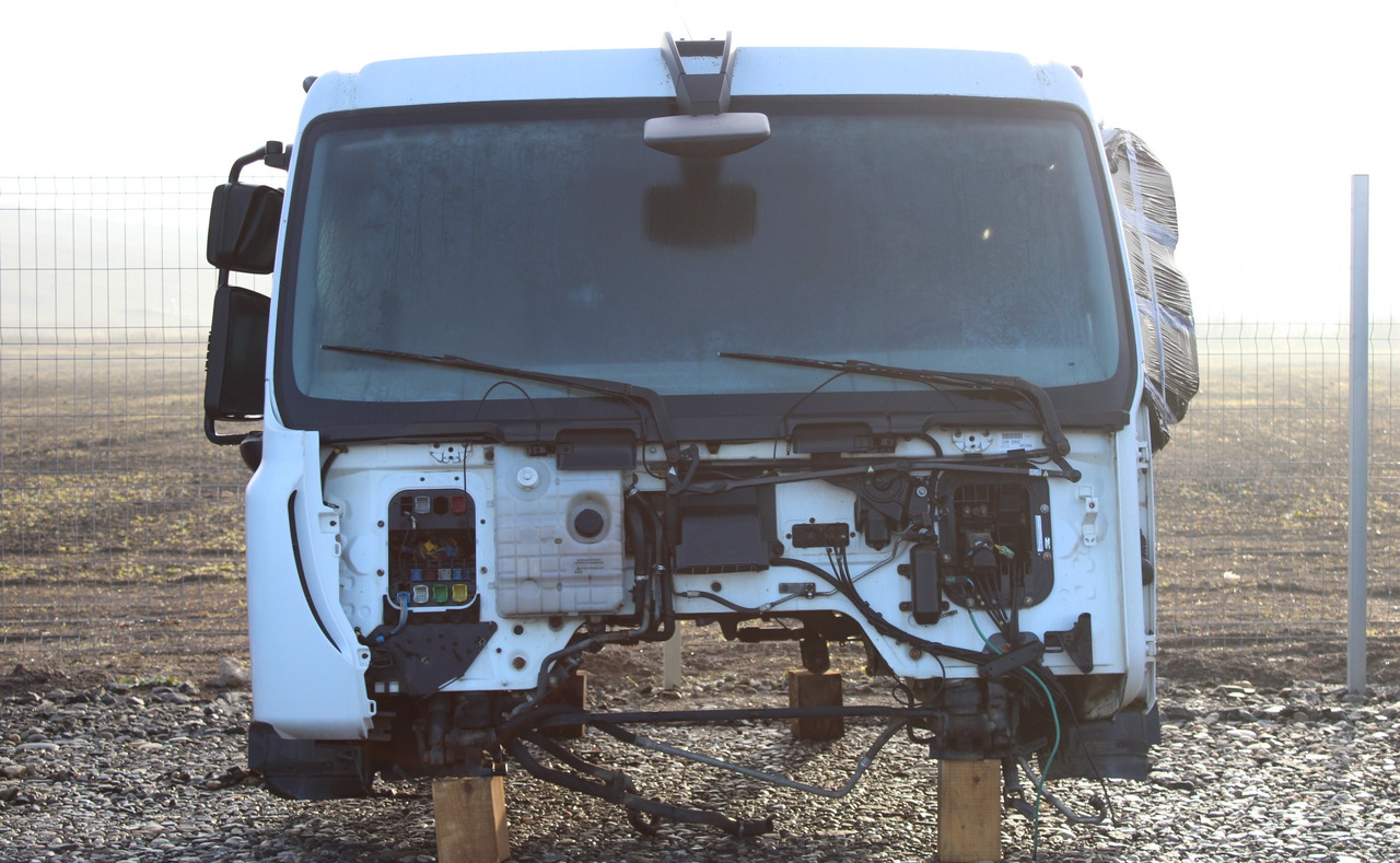 CABINA RENAULT PREMIUM SLEEPER CAB L2H1 - Fülke - Teherautó: 1 kép. CABINA RENAULT PREMIUM SLEEPER CAB L2H1 - Fülke - Teherautó: 1 kép.