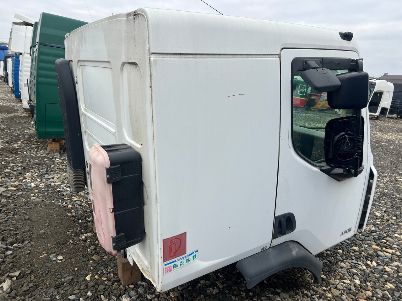 CABINA RENAULT PREMIUM SLEEPER CAB L2H1 - Fülke - Teherautó: 5 kép. CABINA RENAULT PREMIUM SLEEPER CAB L2H1 - Fülke - Teherautó: 5 kép.