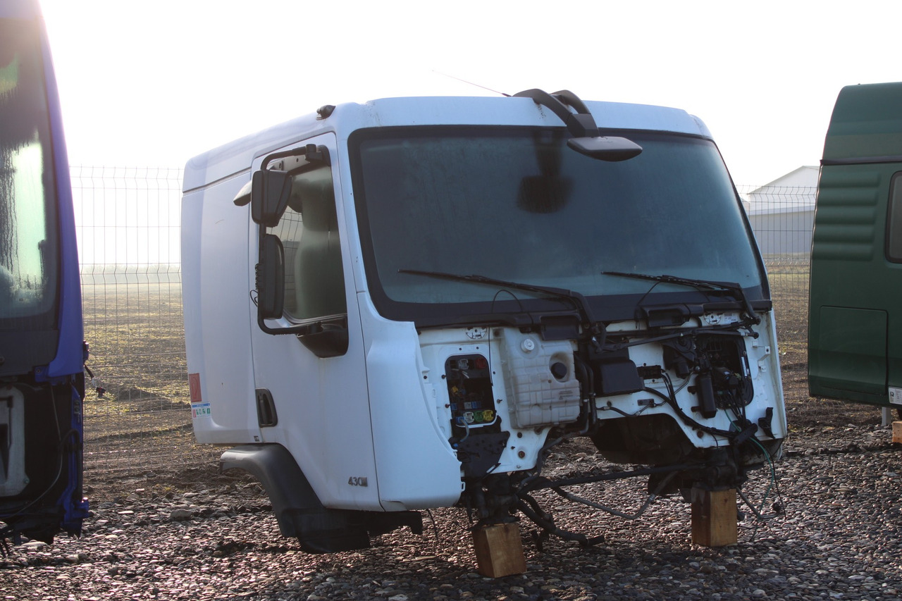 CABINA RENAULT PREMIUM SLEEPER CAB L2H1 - Fülke - Teherautó: 3 kép. CABINA RENAULT PREMIUM SLEEPER CAB L2H1 - Fülke - Teherautó: 3 kép.