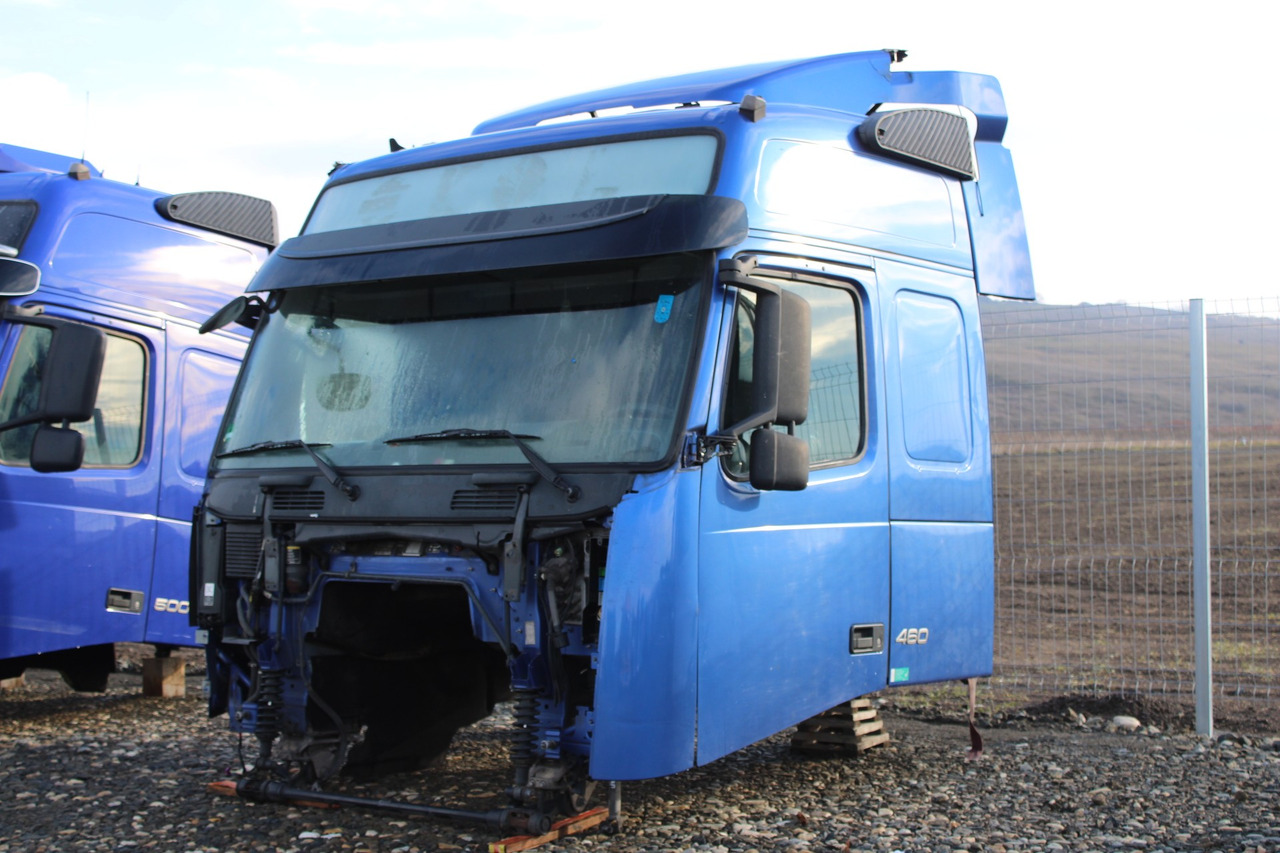 CABINA VOLVO FH13 GLOBETROTTER L2H2 - Fülke - Teherautó: 2 kép. CABINA VOLVO FH13 GLOBETROTTER L2H2 - Fülke - Teherautó: 2 kép.