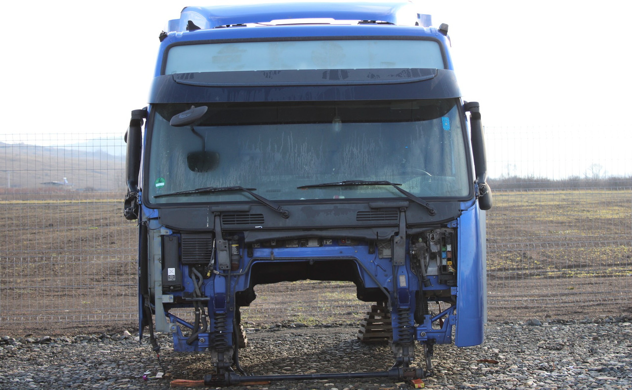 CABINA VOLVO FH13 GLOBETROTTER L2H2 - Fülke - Teherautó: 1 kép. CABINA VOLVO FH13 GLOBETROTTER L2H2 - Fülke - Teherautó: 1 kép.
