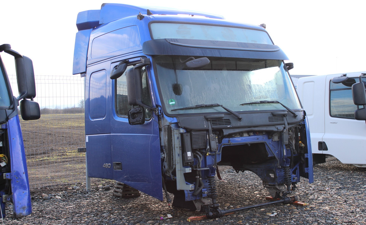 CABINA VOLVO FH13 GLOBETROTTER L2H2 - Fülke - Teherautó: 3 kép. CABINA VOLVO FH13 GLOBETROTTER L2H2 - Fülke - Teherautó: 3 kép.