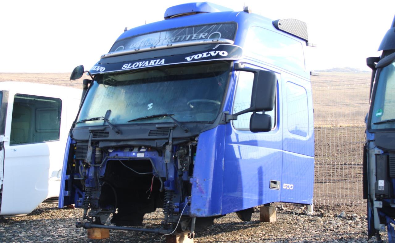 CABINA VOLVO FH13 GLOBETROTTER L2H3 - Fülke - Teherautó: 2 kép. CABINA VOLVO FH13 GLOBETROTTER L2H3 - Fülke - Teherautó: 2 kép.
