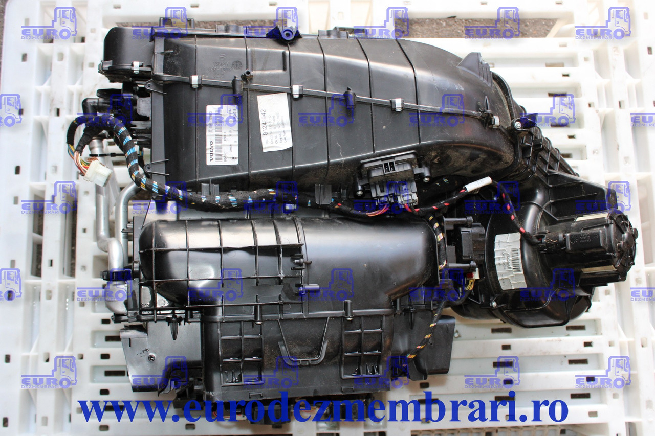 CARCASA SISTEM CLIMATIZARE VOLVO FH4 84243942 - Klíma alkatrész - Teherautó: 1 kép. CARCASA SISTEM CLIMATIZARE VOLVO FH4 84243942 - Klíma alkatrész - Teherautó: 1 kép.