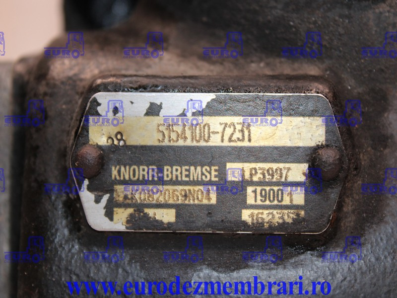 COMPRESOR AER MAN TGX D26 51.54100.7231, 51.54100.7204, 51.54100.7231, 51.54100.7121, 51.54100.7116, 51.54100.7246 - Kompresszor, sűrített levegő rendszer - Teherautó: 2 kép. COMPRESOR AER MAN TGX D26 51.54100.7231, 51.54100.7204, 51.54100.7231, 51.54100.7121, 51.54100.7116, 51.54100.7246 - Kompresszor, sűrített levegő rendszer - Teherautó: 2 kép.