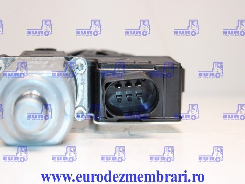DAF XF - Ablakemelő motor - Teherautó: 4 kép. DAF XF - Ablakemelő motor - Teherautó: 4 kép.