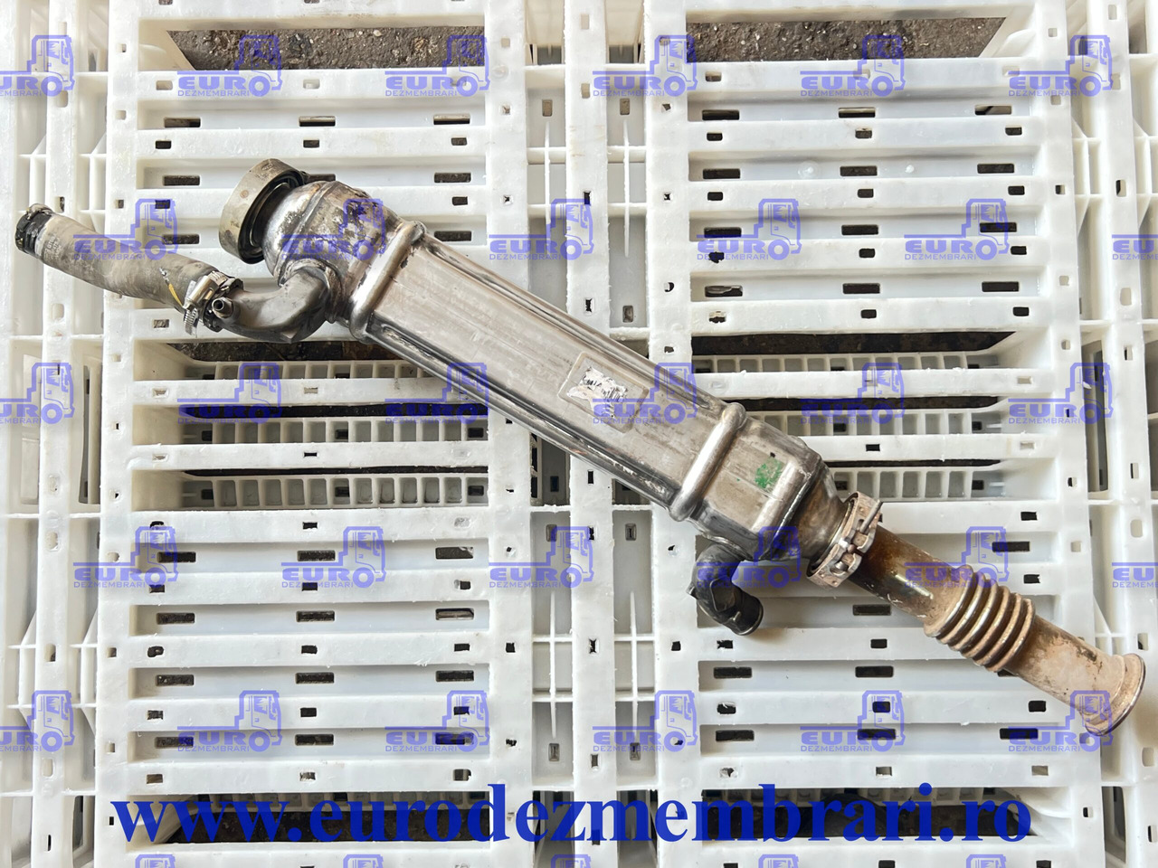 EGR FORD FHR6 GC469F464AC - EGR hűtő - Teherautó: 2 kép. EGR FORD FHR6 GC469F464AC - EGR hűtő - Teherautó: 2 kép.