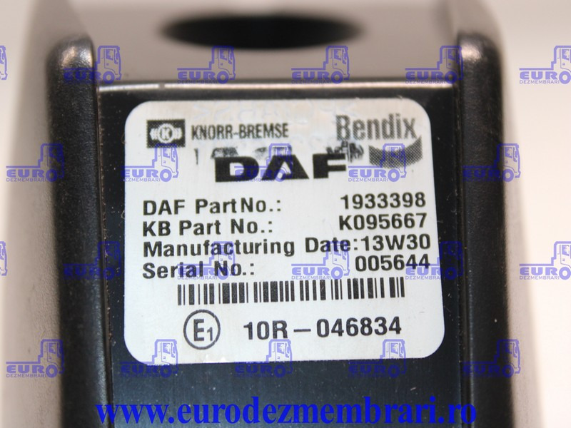 SENZOR RADAR DAF XF106 1933398, K095667 - Érzékelő - Teherautó: 4 kép. SENZOR RADAR DAF XF106 1933398, K095667 - Érzékelő - Teherautó: 4 kép.