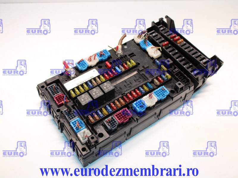 TABLOU SIGURANTE MERCEDES ACTROS MP4 SAM CABIN A0014462658, A0014466858 - Biztosíték - Teherautó: 2 kép. TABLOU SIGURANTE MERCEDES ACTROS MP4 SAM CABIN A0014462658, A0014466858 - Biztosíték - Teherautó: 2 kép.