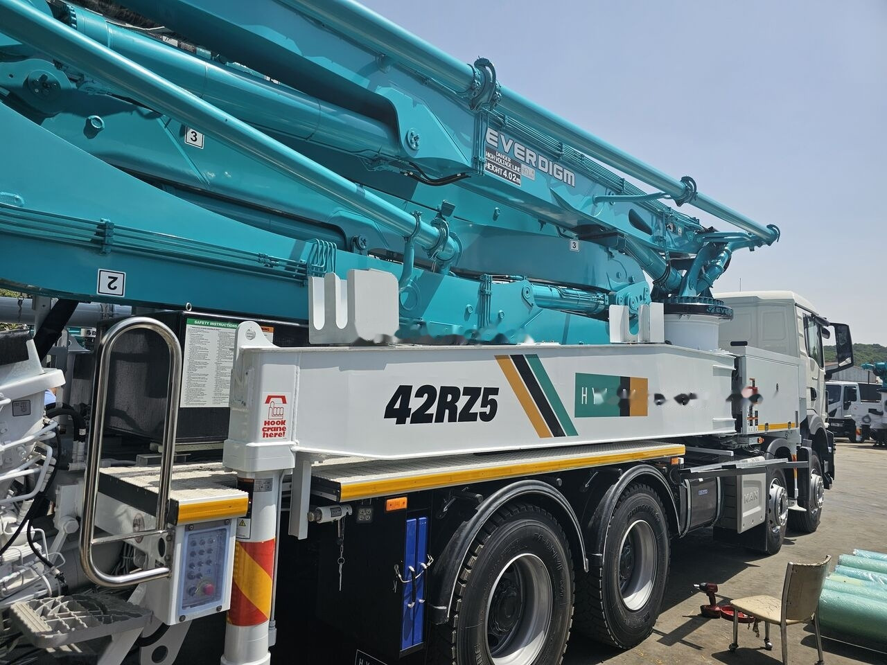 Mercedes-Benz New Everdigm ECP 42 CX 5 ECP 42 CX5 on chassis - Betonpumpa: 3 kép. Mercedes-Benz New Everdigm ECP 42 CX 5 ECP 42 CX5 on chassis - Betonpumpa: 3 kép.