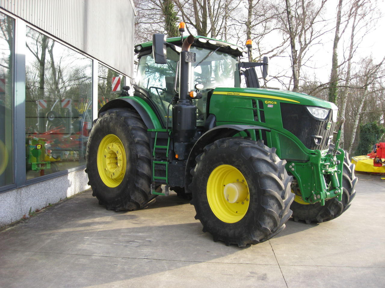 John Deere 6250R - Traktor: 2 kép. John Deere 6250R - Traktor: 2 kép.