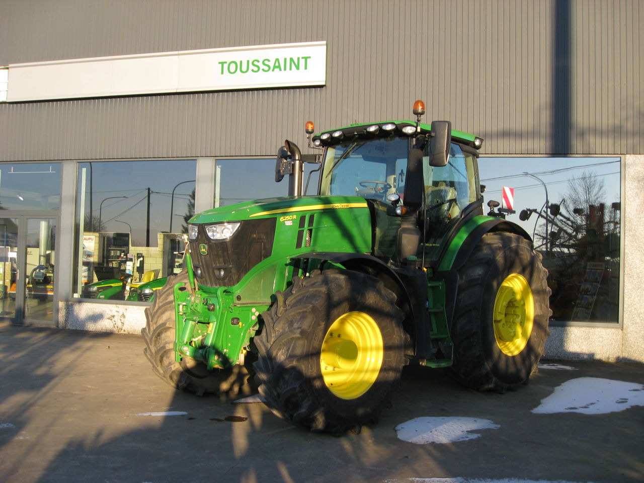 John Deere 6250R - Traktor: 4 kép. John Deere 6250R - Traktor: 4 kép.