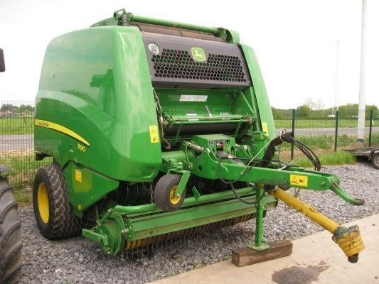 John Deere 990 - Bálázó: 1 kép. John Deere 990 - Bálázó: 1 kép.