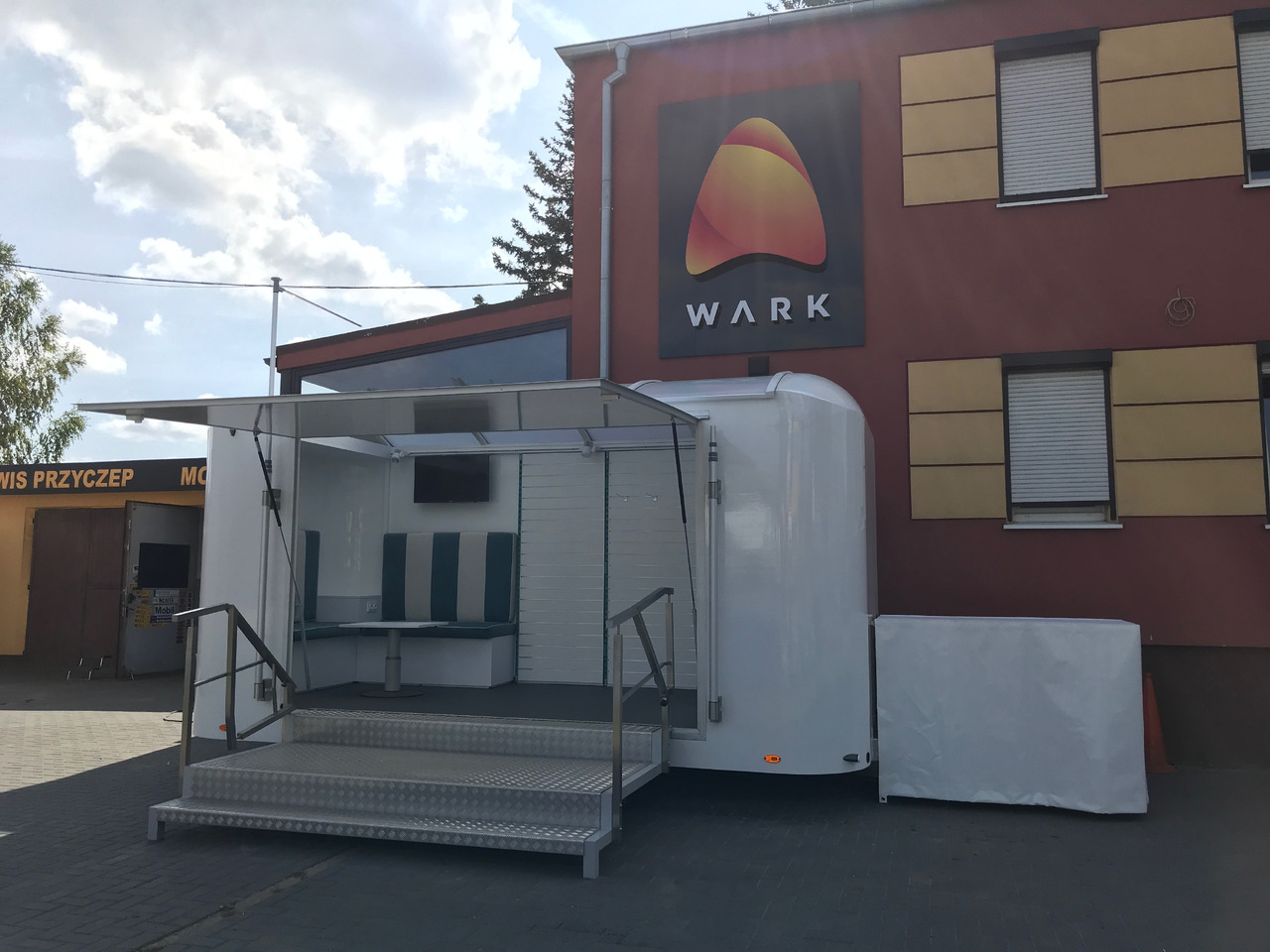 WARK EXPO 5m - Büfékocsi: 1 kép. WARK EXPO 5m - Büfékocsi: 1 kép.
