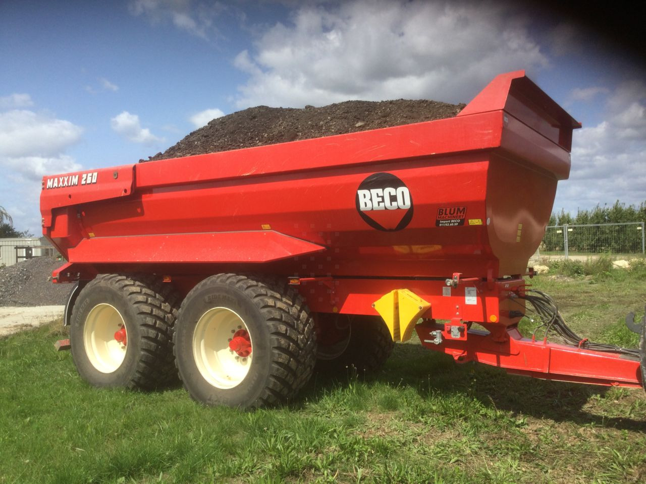 Beco Maxxim 260 - Pótkocsi billenőplatós: 2 kép. Beco Maxxim 260 - Pótkocsi billenőplatós: 2 kép.