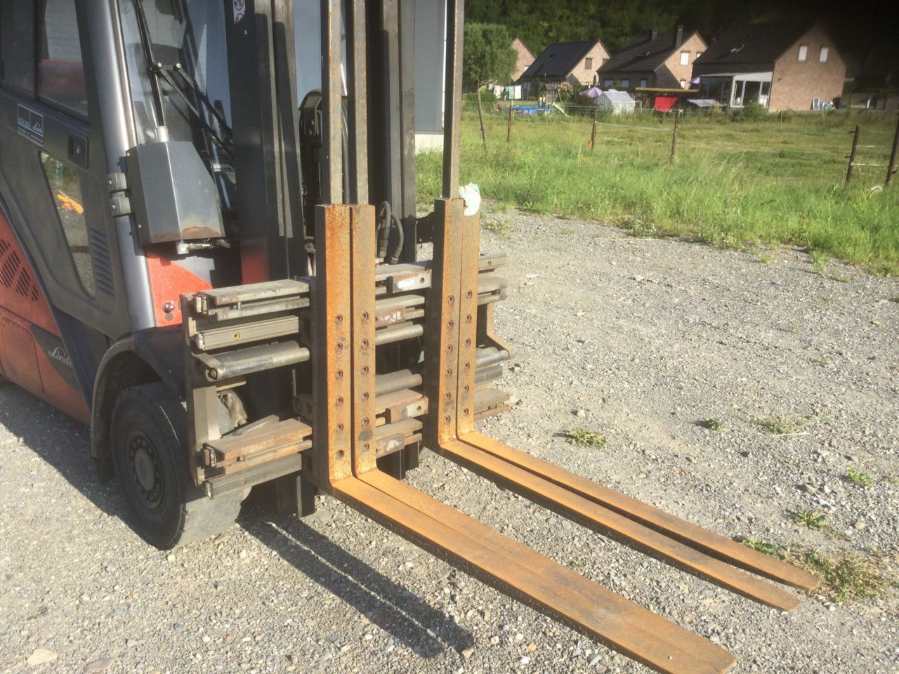 Linde H20T - Gázüzemű targonca: 4 kép. Linde H20T - Gázüzemű targonca: 4 kép.