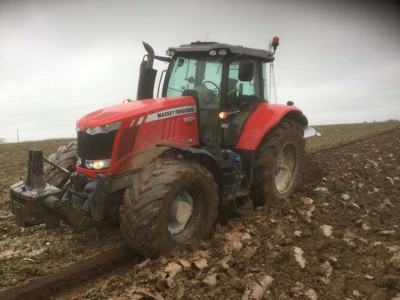 Massey Ferguson 7624 DYNA VT - Traktor: 5 kép. Massey Ferguson 7624 DYNA VT - Traktor: 5 kép.