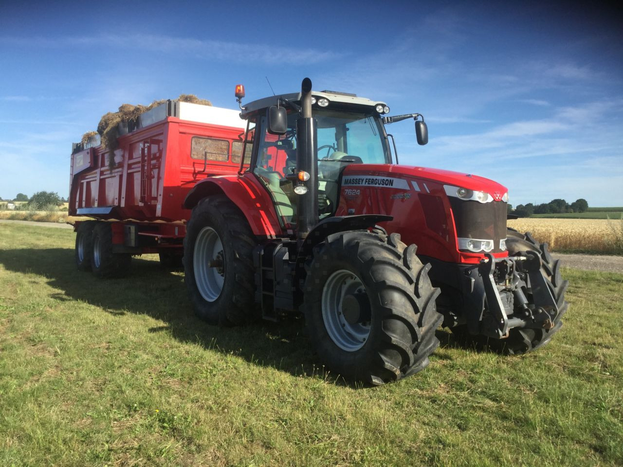 Massey Ferguson 7624 DYNA VT - Traktor: 3 kép. Massey Ferguson 7624 DYNA VT - Traktor: 3 kép.