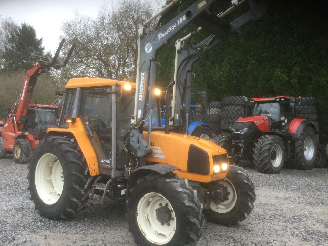 Renault CERES 355 X - Traktor: 3 kép. Renault CERES 355 X - Traktor: 3 kép.