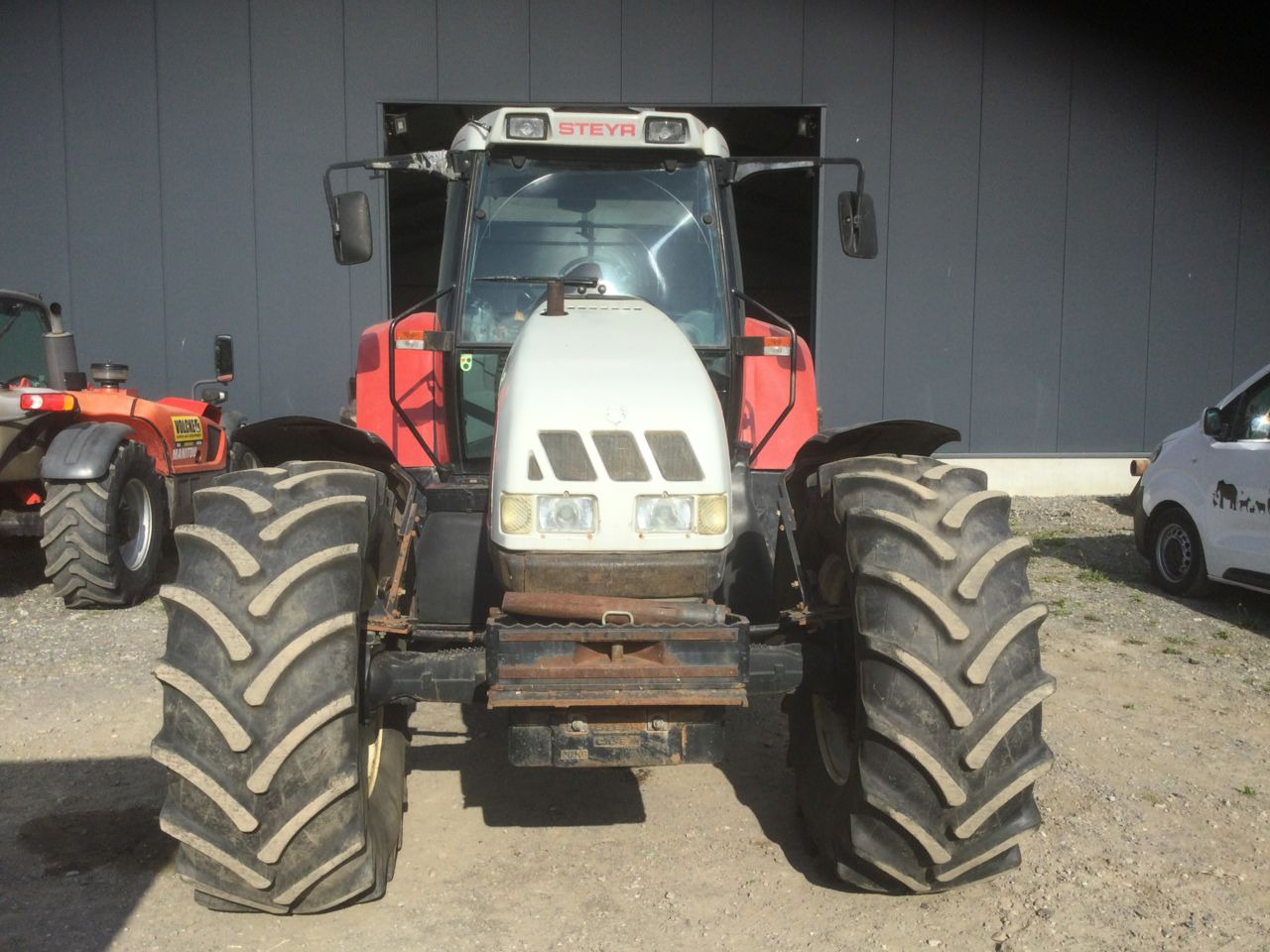 Steyr 9125 - Traktor: 4 kép. Steyr 9125 - Traktor: 4 kép.