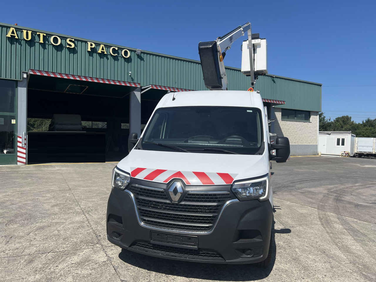 FURGON CON CESTA RENAULT MASTER - Emelőkosaras teherautó: 1 kép. FURGON CON CESTA RENAULT MASTER - Emelőkosaras teherautó: 1 kép.