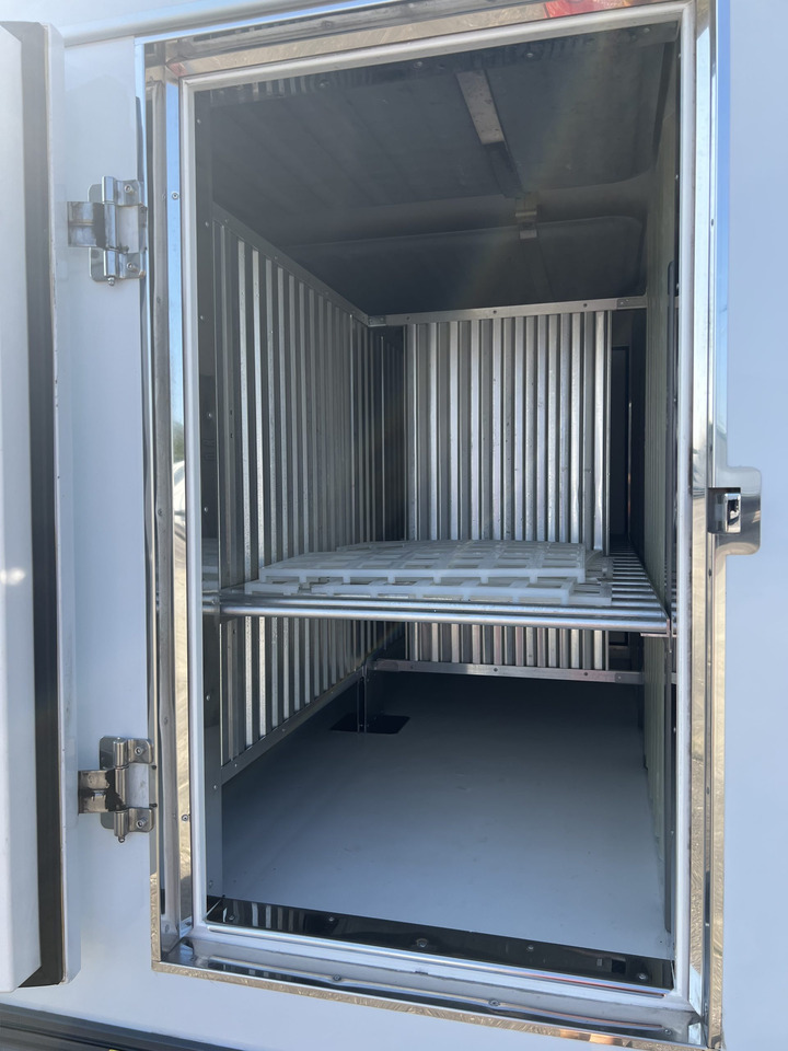 FURGON HELADERO 3.5T MERCEDES SPRINTER - Hűtős kisteherautó: 5 kép. FURGON HELADERO 3.5T MERCEDES SPRINTER - Hűtős kisteherautó: 5 kép.