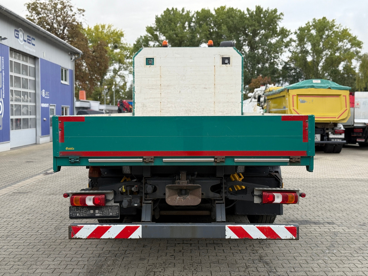 MERCEDES 2651 CON RETARDER - Platós teherautó: 2 kép. MERCEDES 2651 CON RETARDER - Platós teherautó: 2 kép.