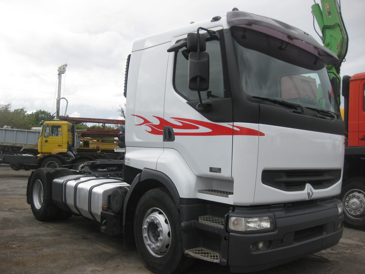 CABEZA TRACTORA RENAULT PREMIUM 420 - Nyergesvontató: 2 kép. CABEZA TRACTORA RENAULT PREMIUM 420 - Nyergesvontató: 2 kép.