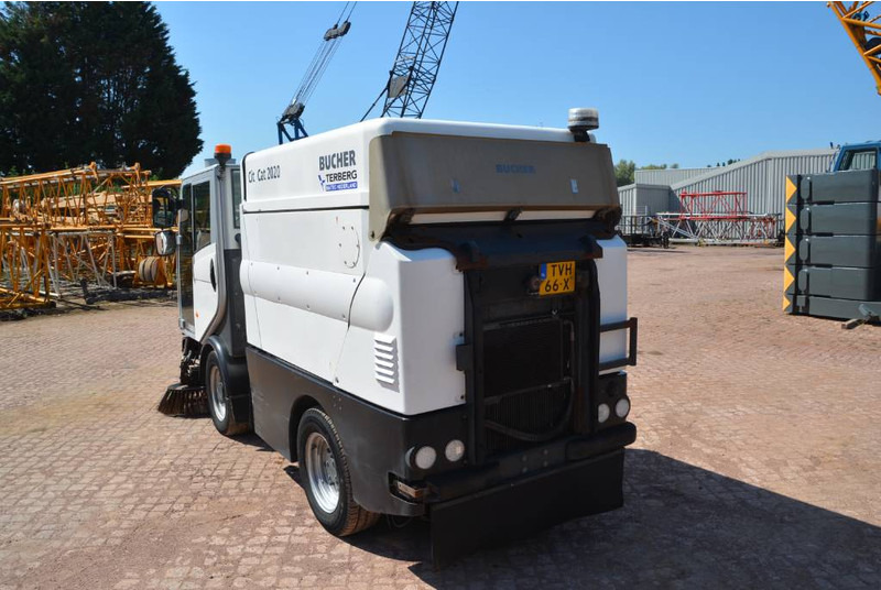 Bucher CityCat 2020 - Utcaseprő gép: 3 kép. Bucher CityCat 2020 - Utcaseprő gép: 3 kép.