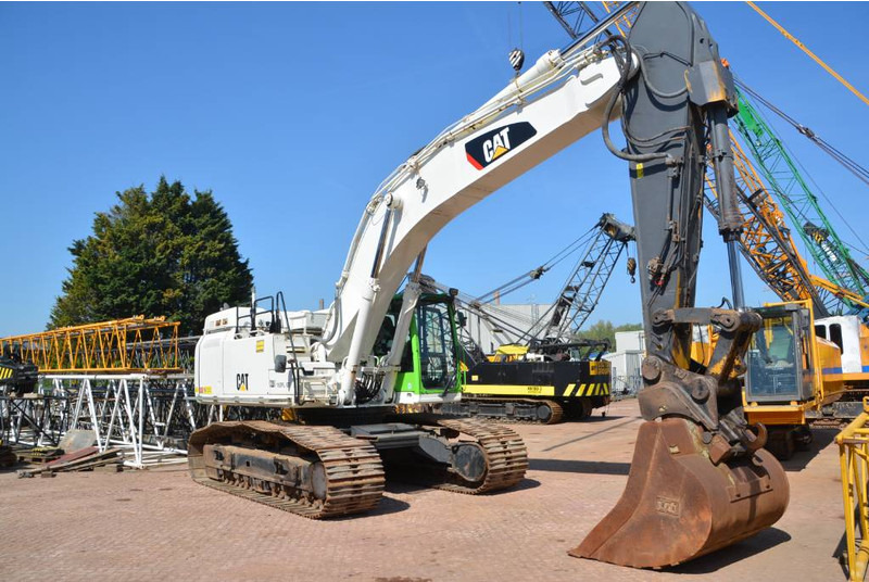 Cat 352 F L - Lánctalpas kotró: 5 kép. Cat 352 F L - Lánctalpas kotró: 5 kép.