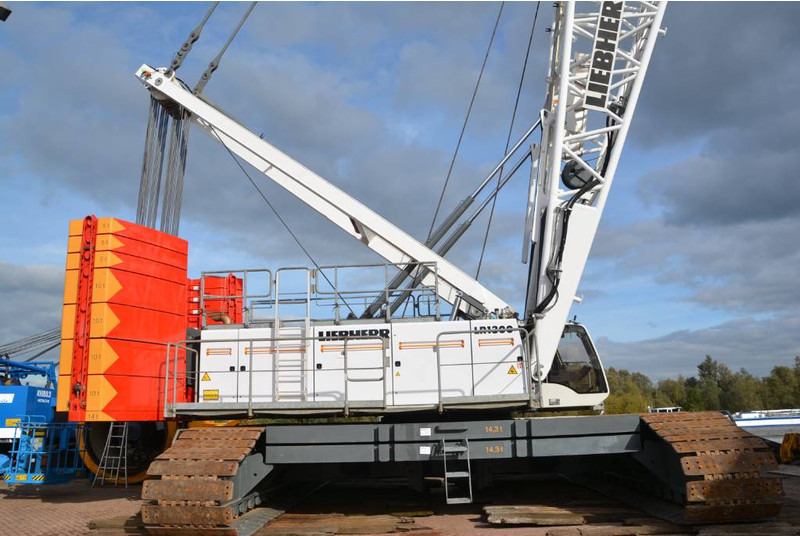 Liebherr LR 1300 SX - Lánctalpas daru: 1 kép. Liebherr LR 1300 SX - Lánctalpas daru: 1 kép.