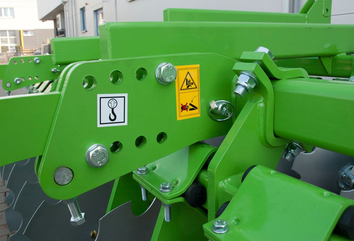 Új Tárcsás borona BOMET Brony talerzowe 3m / Kurzscheibeneggen/ Compact disc harrows/ Навесные дисковые компактные бороны: 7 kép. Új Tárcsás borona BOMET Brony talerzowe 3m / Kurzscheibeneggen/ Compact disc harrows/ Навесные дисковые компактные бороны: 7 kép.