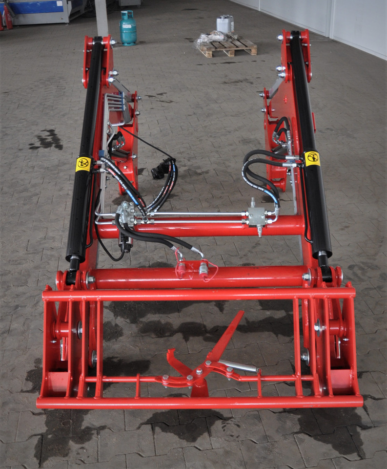 Metal - Technik Ładowacz czoŁowy / Frontlader / Front loader / Фронтальный погрузчик - Homlokrakodó traktorhoz: 4 kép. Metal - Technik Ładowacz czoŁowy / Frontlader / Front loader / Фронтальный погрузчик - Homlokrakodó traktorhoz: 4 kép.