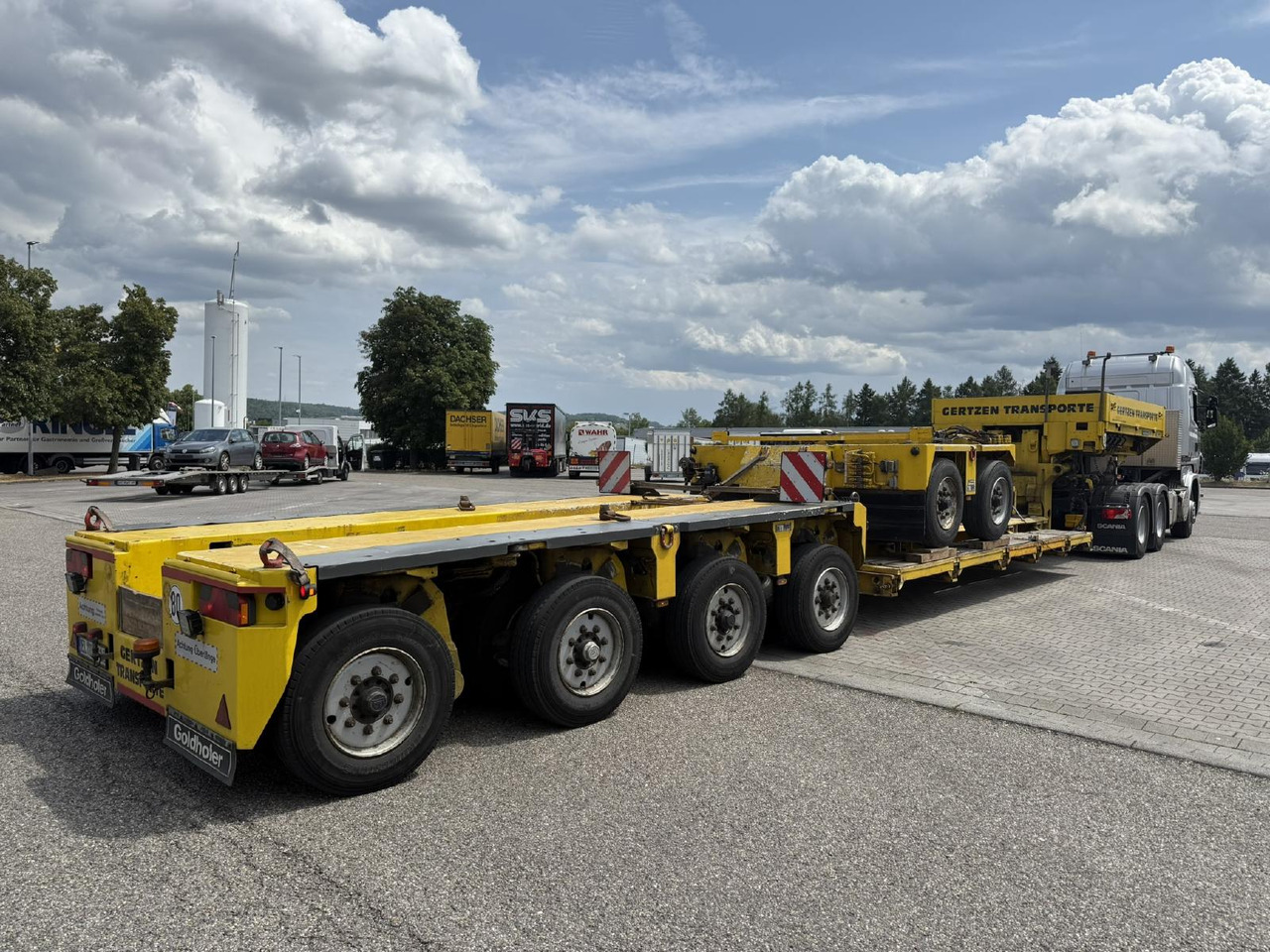 Goldhofer STHP-XLE 2+4 (6) | Baggerbrücke - Tiefbett - Félpótkocsi mélybölcsős: 3 kép. Goldhofer STHP-XLE 2+4 (6) | Baggerbrücke - Tiefbett - Félpótkocsi mélybölcsős: 3 kép.