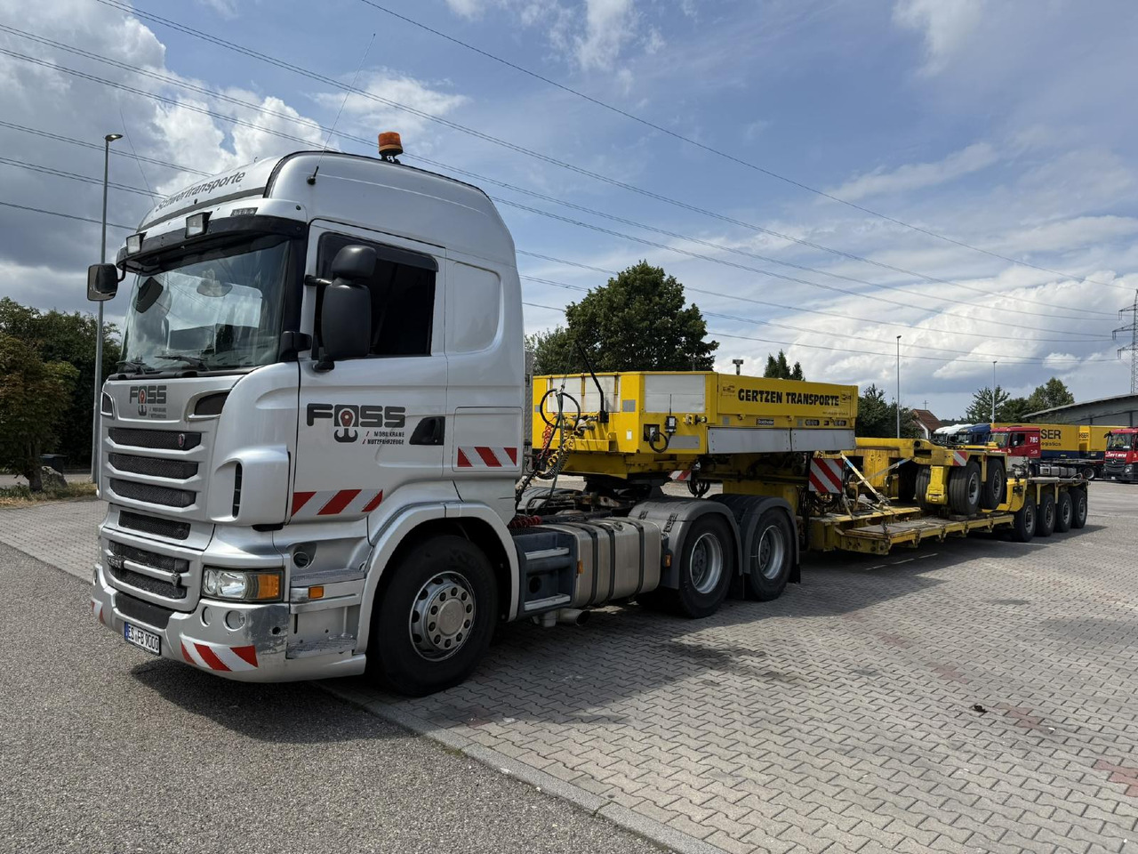 Goldhofer STHP-XLE 2+4 (6) | Baggerbrücke - Tiefbett - Félpótkocsi mélybölcsős: 1 kép. Goldhofer STHP-XLE 2+4 (6) | Baggerbrücke - Tiefbett - Félpótkocsi mélybölcsős: 1 kép.