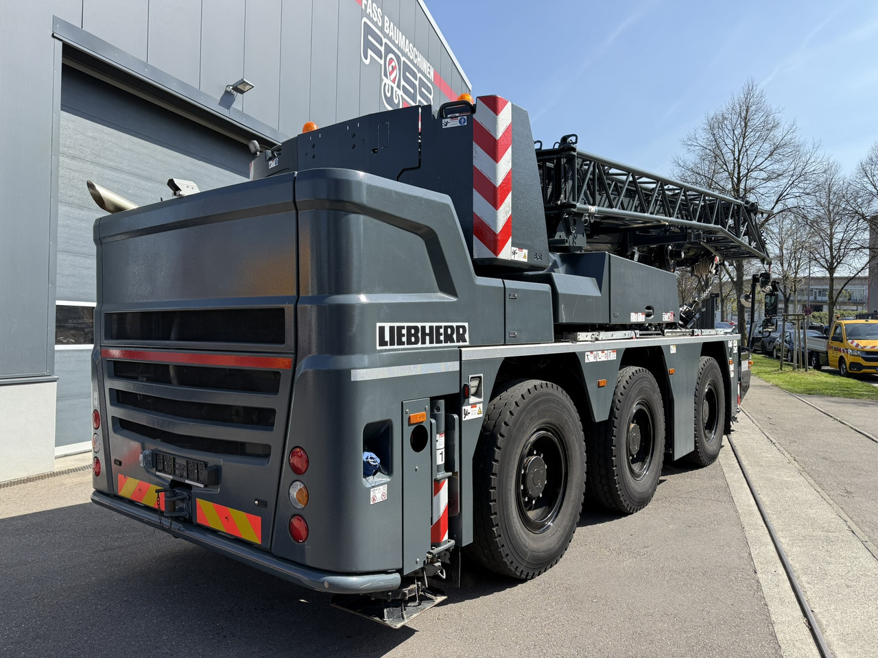 Liebherr LTC 1050-3.1 | 6 x 6 | Klappspitze | Funk inkl. RemoteDrive - Autódaru: 4 kép. Liebherr LTC 1050-3.1 | 6 x 6 | Klappspitze | Funk inkl. RemoteDrive - Autódaru: 4 kép.
