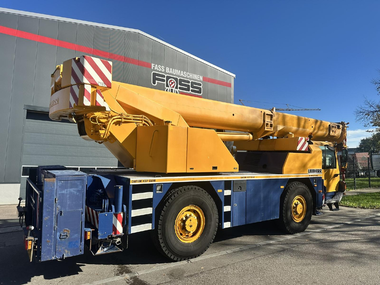 Liebherr LTM 1040-2.1 (06 - 051 510) - Autódaru: 3 kép. Liebherr LTM 1040-2.1 (06 - 051 510) - Autódaru: 3 kép.