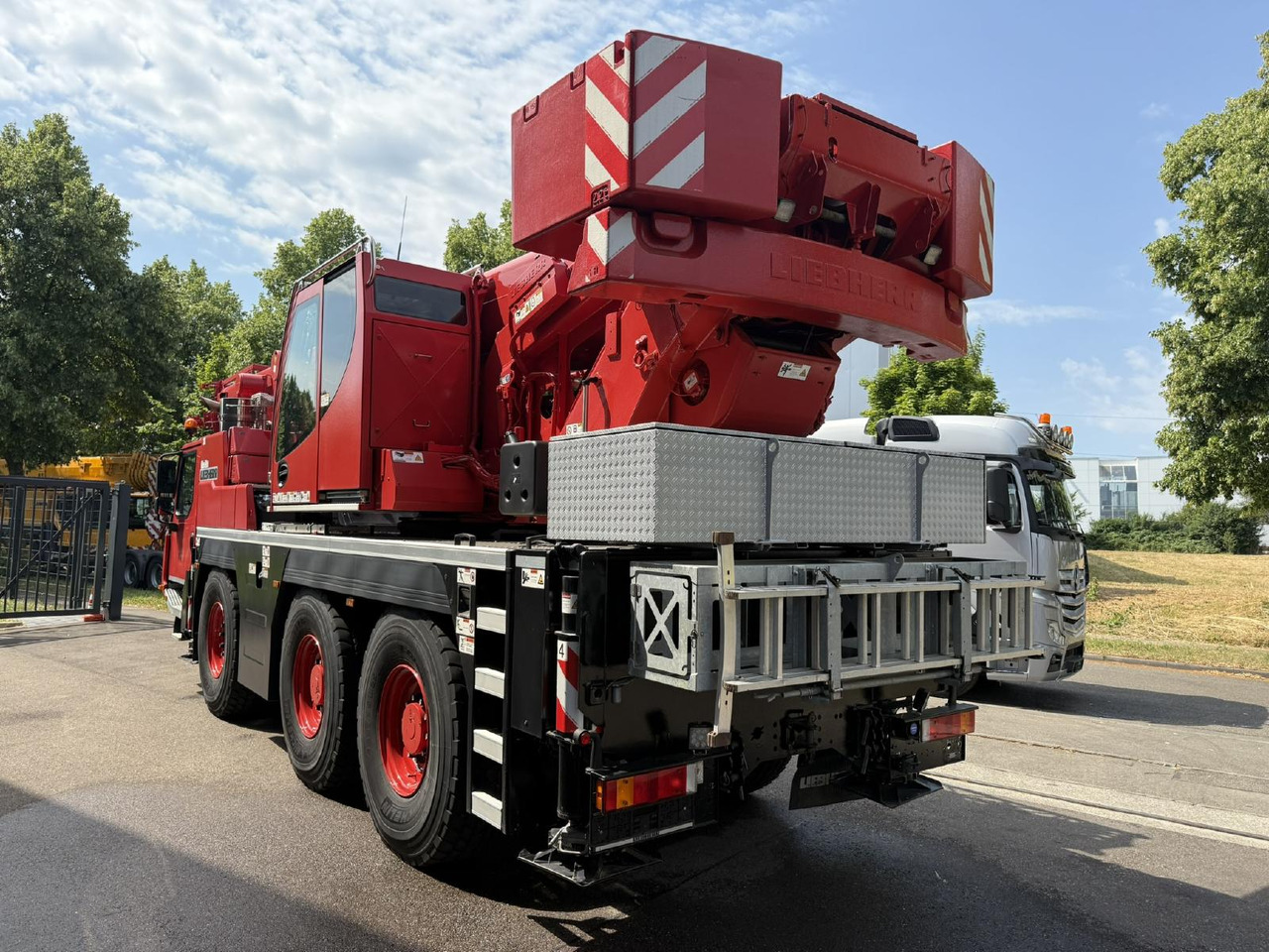 Liebherr LTM 1050-3.1 (20 - 084 132) - Autódaru: 4 kép. Liebherr LTM 1050-3.1 (20 - 084 132) - Autódaru: 4 kép.