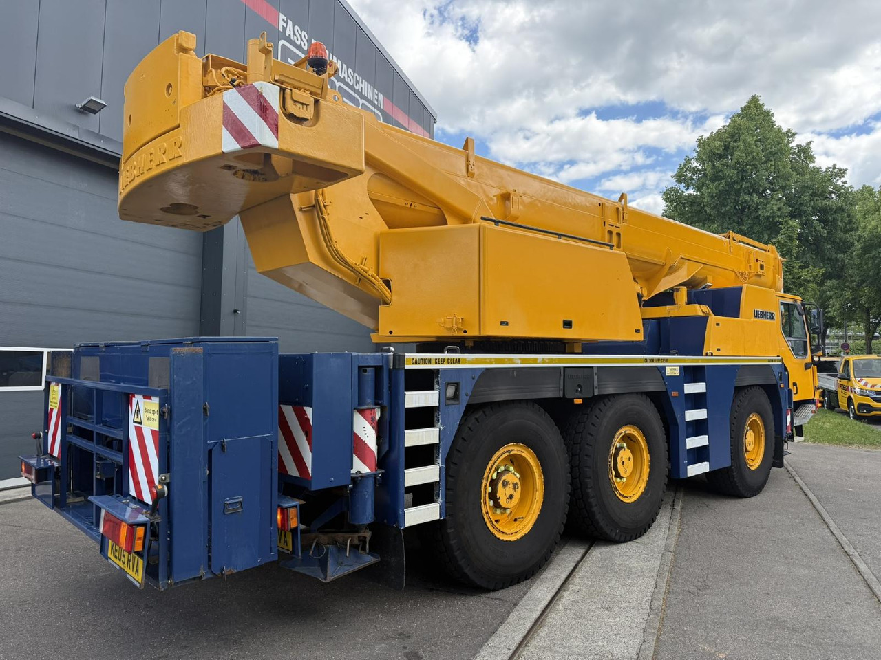 Liebherr LTM 1055-3.1 (05 - 055 855) | 6 x 6 - Autódaru: 3 kép. Liebherr LTM 1055-3.1 (05 - 055 855) | 6 x 6 - Autódaru: 3 kép.
