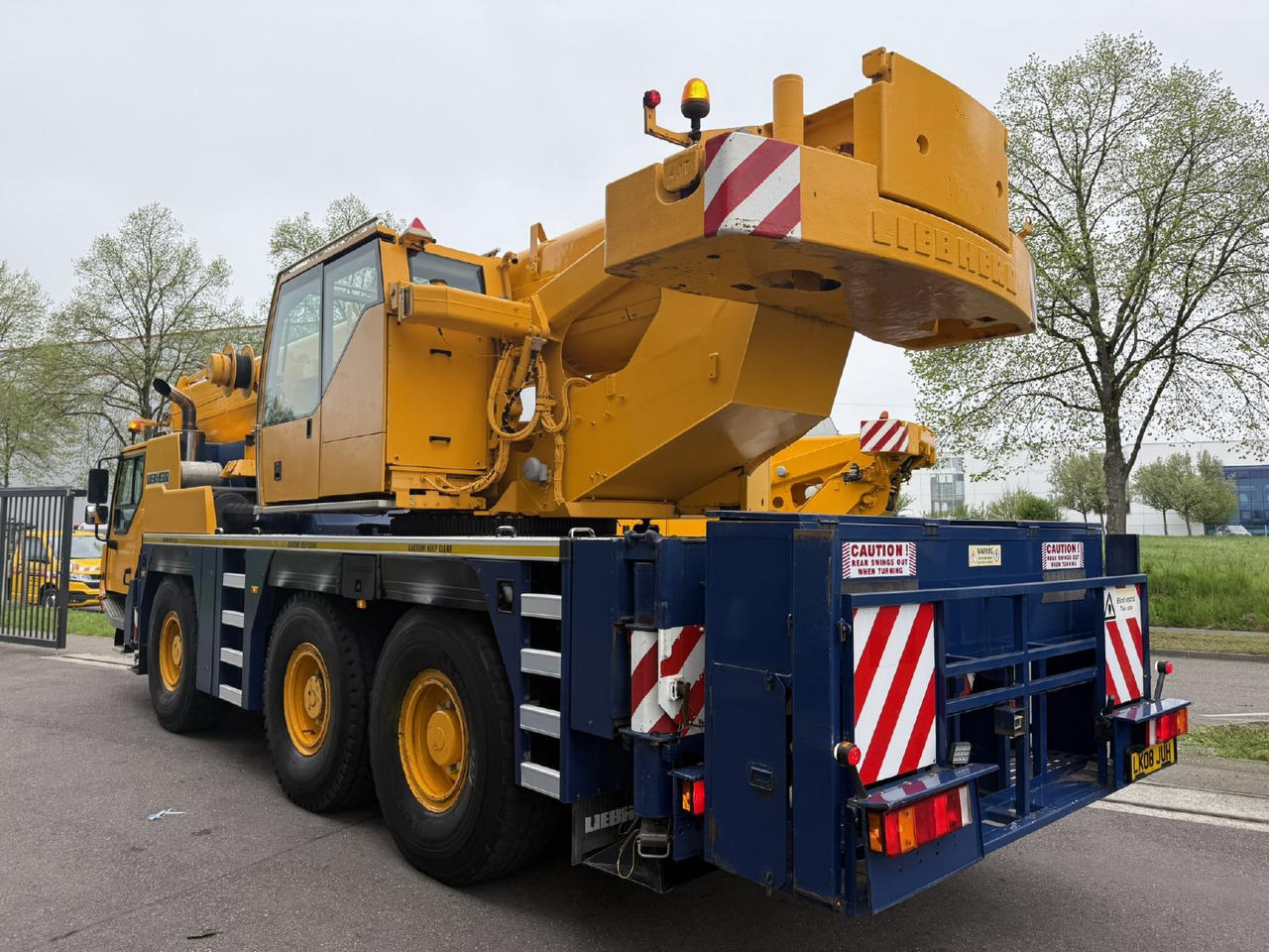 Liebherr LTM 1055-3.2 (08 - 084 745) | 6 x 6 - Autódaru: 3 kép. Liebherr LTM 1055-3.2 (08 - 084 745) | 6 x 6 - Autódaru: 3 kép.